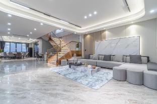 TML-Jomtien Beach 5 bedrooms  (KTV room + pool) Villa in Pattaya City