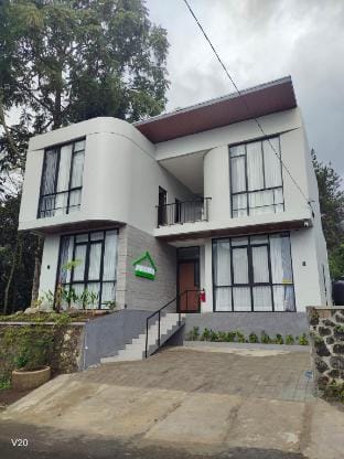 Naomi Villa Tawangmangu Villa in Indonesia