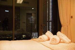 Burj Khalifa View Luxe 2BR| 5Min walk to DubaiMall Vacation rental in Dubai