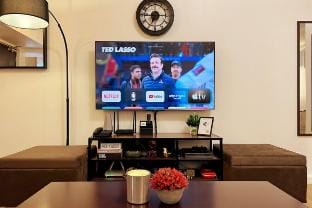 Abreeza Pl • High Flr • Netflix • PS4 • 4K TV Apartment in Davao City