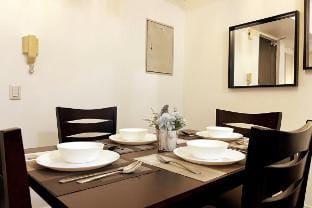Abreeza Pl • High Flr • Netflix • PS4 • 4K TV Apartment in Davao City