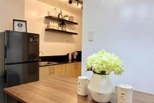 Taal View • Top Floor • 200Mbps • Netflix Apartment in Tagaytay