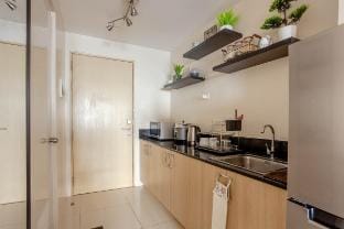 Taal View•23/F T3•200Mb•Netflix•PS4•4K TV•KOK Apartment in Tagaytay