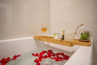 Attractive View-Large 3Brs -TopFloor-Free Pool&Gym Apartment in Ho Chi Minh City