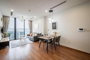 Top Floor 2BRs Apt - Nice view - Free Gym & Pool Apartment in Ho Chi Minh City