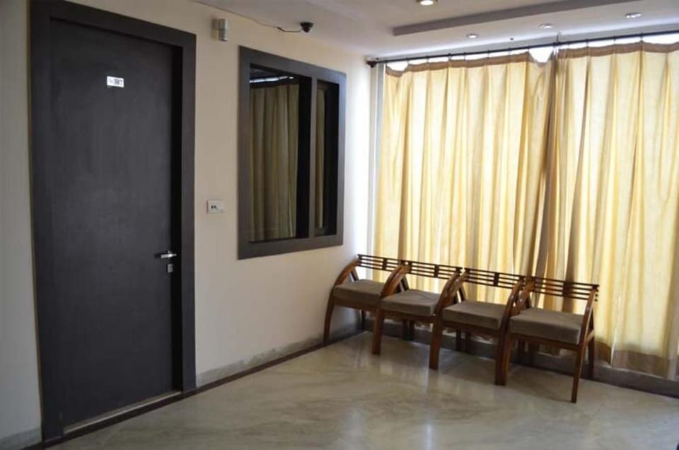 Goroomgo Ganga Palace Mathura Hotel in Uttar Pradesh