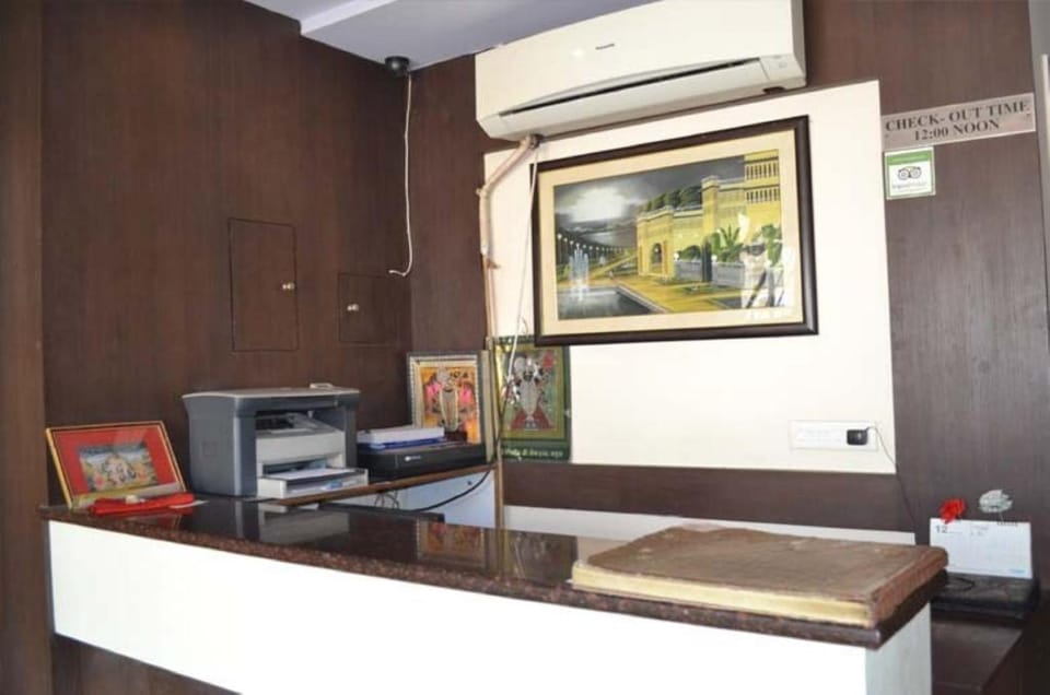 Goroomgo Ganga Palace Mathura Hotel in Uttar Pradesh