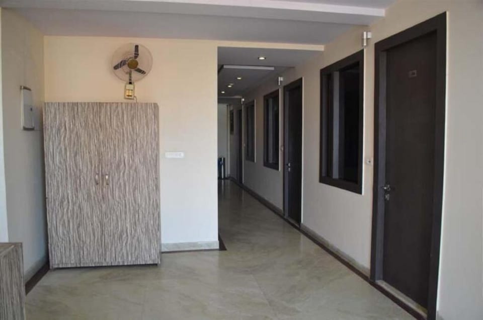 Goroomgo Ganga Palace Mathura Hotel in Uttar Pradesh