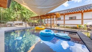 Gyeongju Adamwon hanok dokchae pension Bed and Breakfast in South Korea