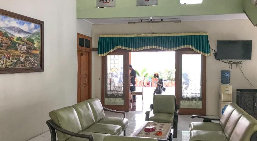 Guest House Shafira Syariah RedPartner Hotel in East Java