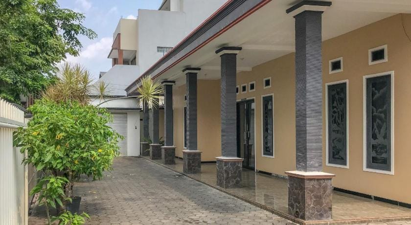 Guest House Shafira Syariah RedPartner Hotel in East Java