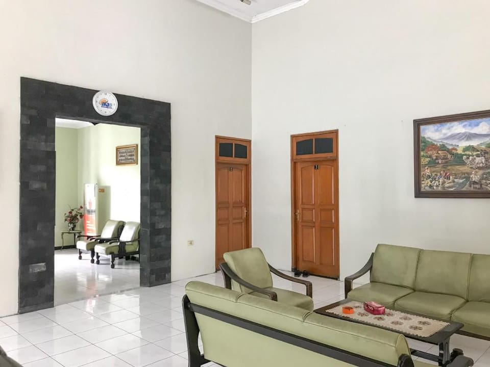 Guest House Shafira Syariah RedPartner Hotel in East Java