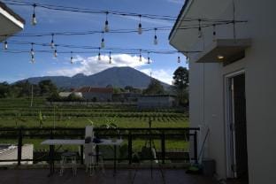 A&T House Sukabumi Villa mewah private pool Villa in West Java