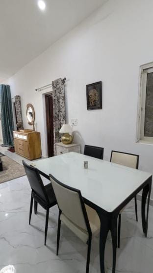 Namah Homestay- 2 BHK Luxury Flat with Kitchen Apartment in Uttar Pradesh