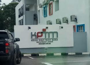 HOMESTAY CIKGU NORA near UTHM KPTM IPG  muslimonly Vacation rental in Johor