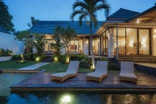 Spacious Oasis 3BR near Canggu w Pool Villa in North Kuta