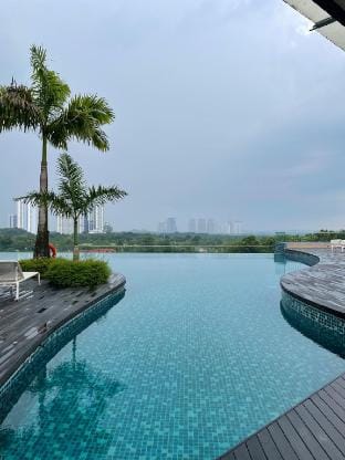 Legoland Medini Macrolink Netflix Membership, 4 Beds, Wi-Fi, Pool, Beach Vacation rental in Johor