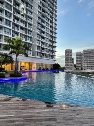Legoland Medini Macrolink Netflix Membership, 4 Beds, Wi-Fi, Pool, Beach Vacation rental in Johor