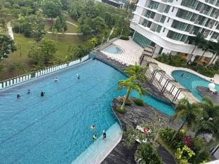 Legoland Medini Macrolink Netflix Membership, 4 Beds, Wi-Fi, Pool, Beach Vacation rental in Johor