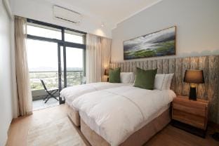 When Away - Luxury 2 Bedroom In Menlyn Maine 110m Apartment in Pretoria