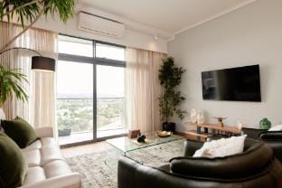 When Away - Luxury 2 Bedroom In Menlyn Maine 110m Apartment in Pretoria