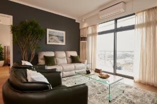 When Away - Luxury 2 Bedroom In Menlyn Maine 110m Apartment in Pretoria