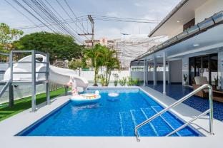 Greta Villa Pattaya ใกล้ชายหาด  ใจกลางเมือง Villa in Pattaya City