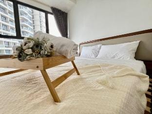 Sea&poolview 2R2B balcony 4-6pax Apartment in Johor Bahru