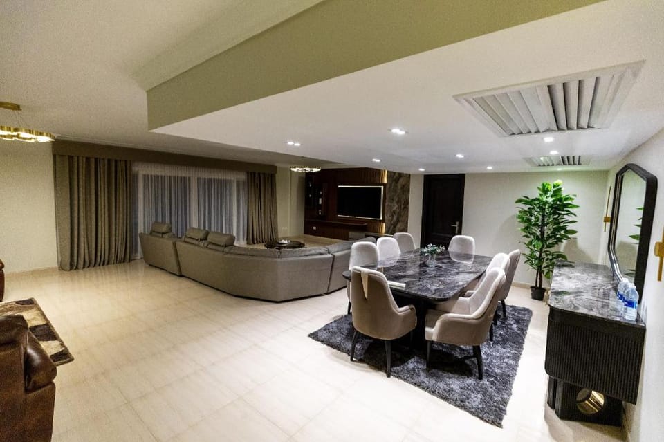 Luxurious Family 5BR Pool View Near Airport! Apartment in New Cairo City