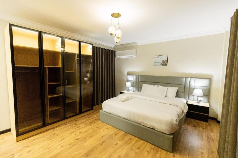 Luxurious Family 5BR Pool View Near Airport! Apartment in New Cairo City