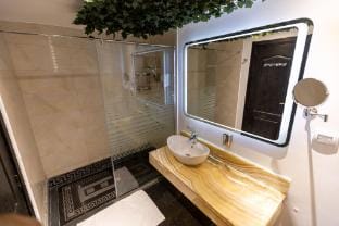 Luxury 3BR Pool View Near Airport! Apartment in New Cairo City