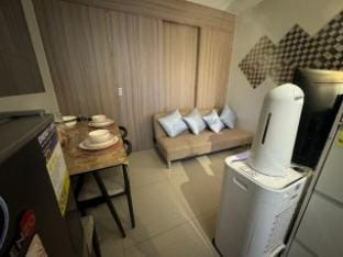Hotel-like Lobby, Lush pool & Luxury living.  Apartment in Pasay