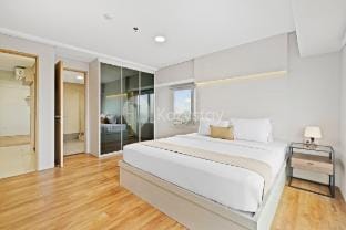 Magnolia 18 ApartHotel by Kozystay - Kebon Jeruk Apartment in Jakarta