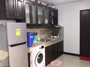 COZY 02 Bedroom Condo Near Manila A'port, Pool -4R Apartment in Las Pinas