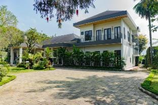 Villa Amriyati Vacation rental in Cisarua