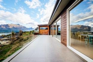 Amazing lake view house+Floor heating（湖景别墅+地暖） Villa in Queenstown