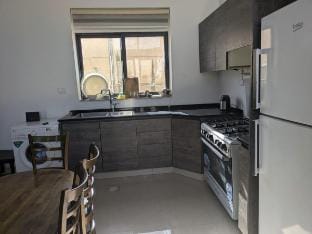 Aeropuerta: That Mini Villa Near Amman Airport Villa in Africa