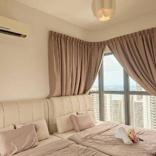 高楼美景夜色套房@DangaBay YiJia Apartment in Johor Bahru