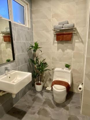 CIQ 3mins/7 pax-3+1br Pool table/WIFI/SmartTV Apartment in Johor Bahru