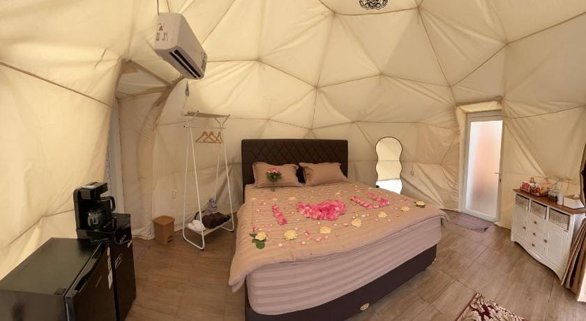 Oasis Inn Glamping Luxury tent in West Java