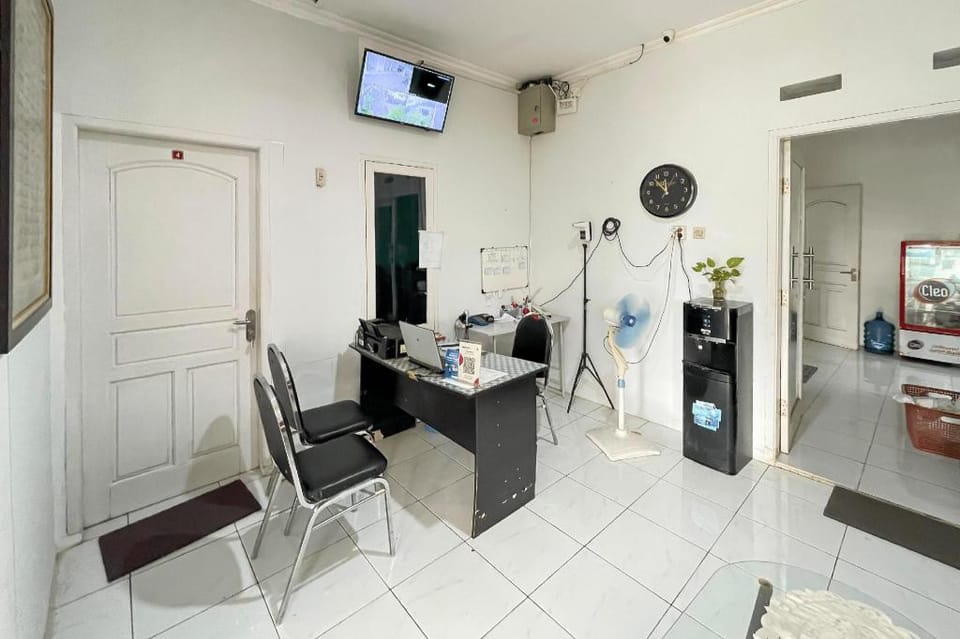 Urbanview Syariah Sasarengan Inn near RSUD Waled Cirebon Hotel in West Java