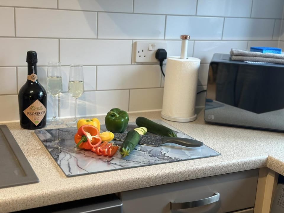 No56 - 2-bed Boutique Apartment - Hosted by Hutch Lifestyle Apartment in Royal Leamington Spa