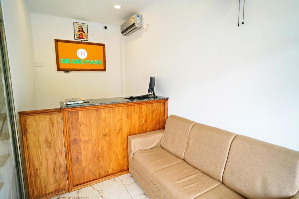 GH GRAND PARK KARUKUTTY ANGAMALY Hotel in Kerala