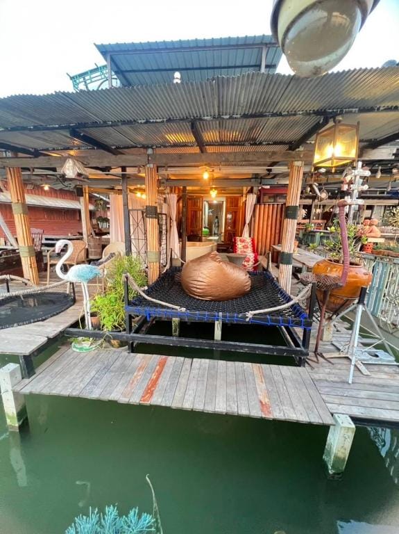 Glorilla Amphawa Riverside Resort in Thailand