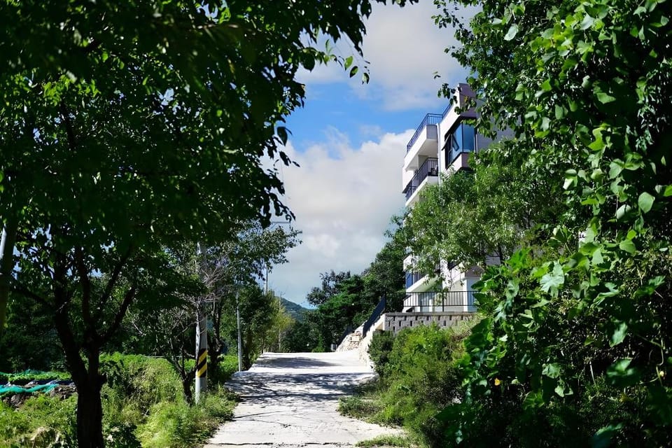 Between Sky and Land Hilling Stay Bed and Breakfast in Gyeonggi-do