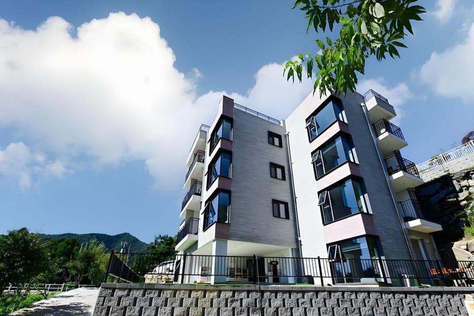 Between Sky and Land Hilling Stay Bed and Breakfast in Gyeonggi-do
