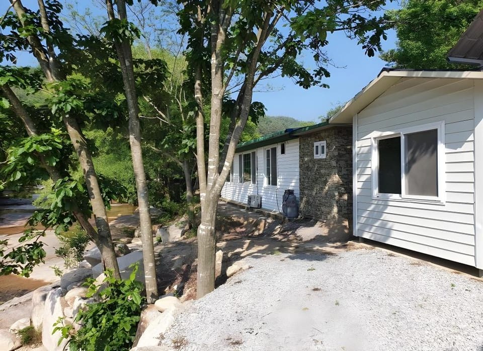 Daeyasan Seonyudong Pension Bed and Breakfast in South Korea