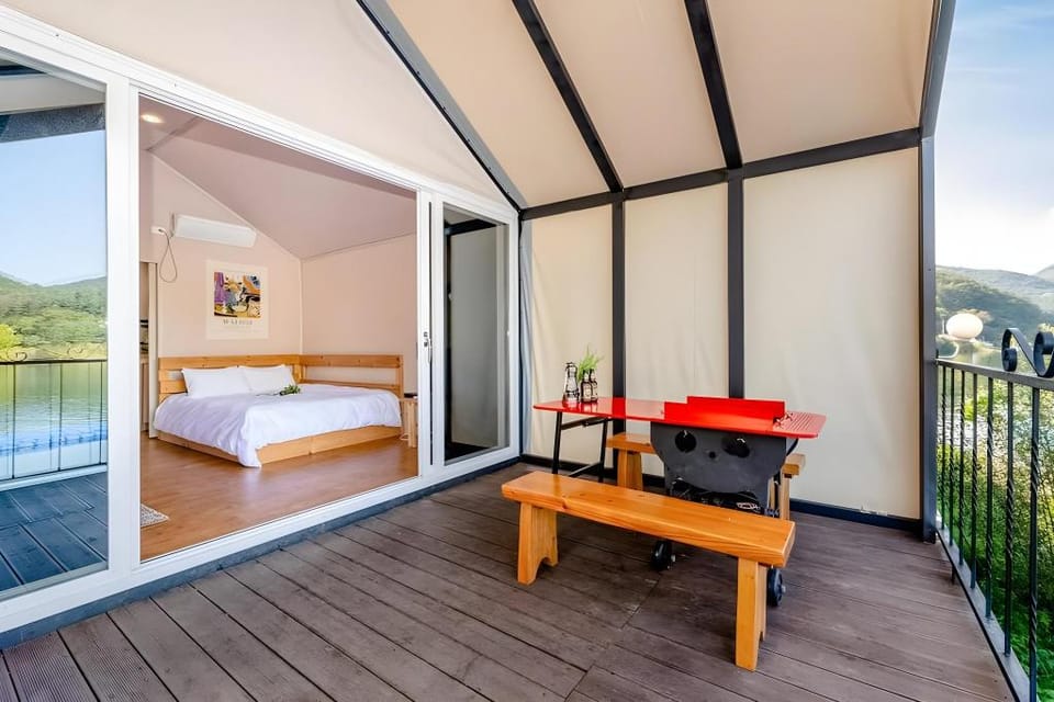 Hongcheon Monterio Glamping Bed and Breakfast in Gyeonggi-do