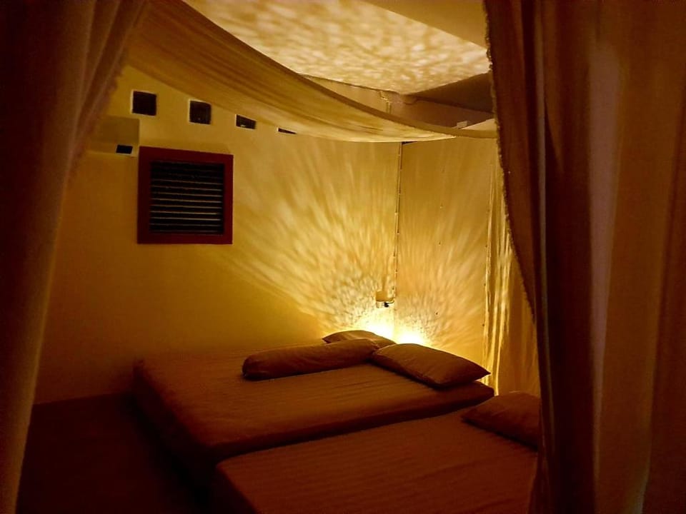 Rainy's houseห้องใหญ่ใกล้นิมมานพักได้8คนมีที่จอดรถ Vacation rental in Chiang Mai