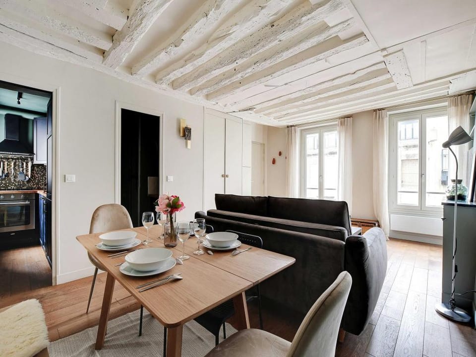 Chic apartment -1BR4P- Haut Marais  Republique Apartment in Paris